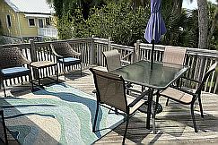  Folly Zen Courtyard Apartment